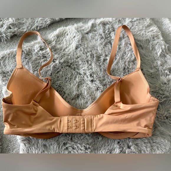 SKIMS Weightless Scoop Bra 32C - Picture 2 of 4